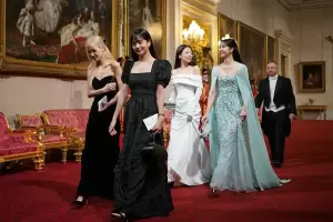 Gaya Busana BLACKPINK saat Berkunjung ke Istana Buckingham, Anggun bak Princess