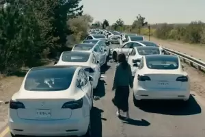 Tesla Model 3 Dipakai dalam Adegan Kiamat di Netflix, Ini Reaksi Elon Musk