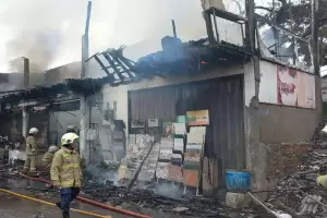 Toko Bangunan di Kramat Jati Ludes Terbakar, Kerugian Capai Rp500 Juta