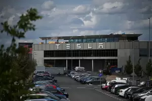 Serangan Laut Merah Makan Korban, Tesla Dipaksa Berhenti Produksi 2 Minggu