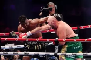 Petarung MMA Tak Raup Banyak Uang di Tinju, Oscar De La Hoya: Omong Kosong!