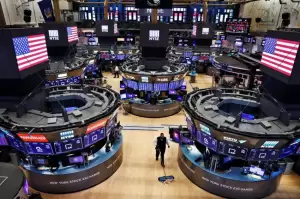 Wall Street Dibuka Hijau di Akhir Pekan, Saham Big Caps Jadi Pendorong