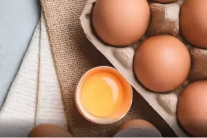 Miliki Banyak Manfaat, Bolehkah Makan Telur Mentah?