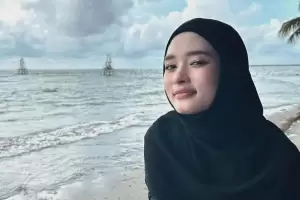 Posting Foto Close Up Wajah, Inara Rusli Diduga Netizen Tak Pakai Hijab