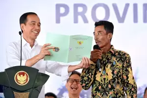 Jokowi Janjikan Bantuan Uang Rp200 Juta ke Petani di Jateng Korban El Nino