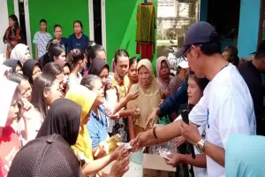 Bazar Murah Partai Perindo di Tambun Bekasi Jadi Rebutan Emak-emak