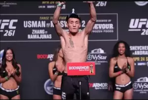 Ngilu! Petarung MMA China Terkapar usai Testis Ditendang Lawan