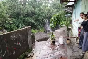 Hujan Deras, 2 Motor Terseret Longsor di Bogor