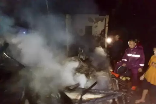 Tersambar Petir saat Hujan Deras, Rumah Warga di Nagrak Sukabumi Ludes Terbakar