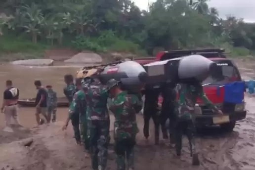 TNI AL Kerahkan Satgas SAR ke Lokasi Bencana di Lembah Anai Tanah Datar